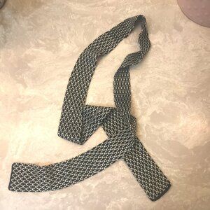 VINTAGE 1940S BLACK AND WHITE KNIT TIE